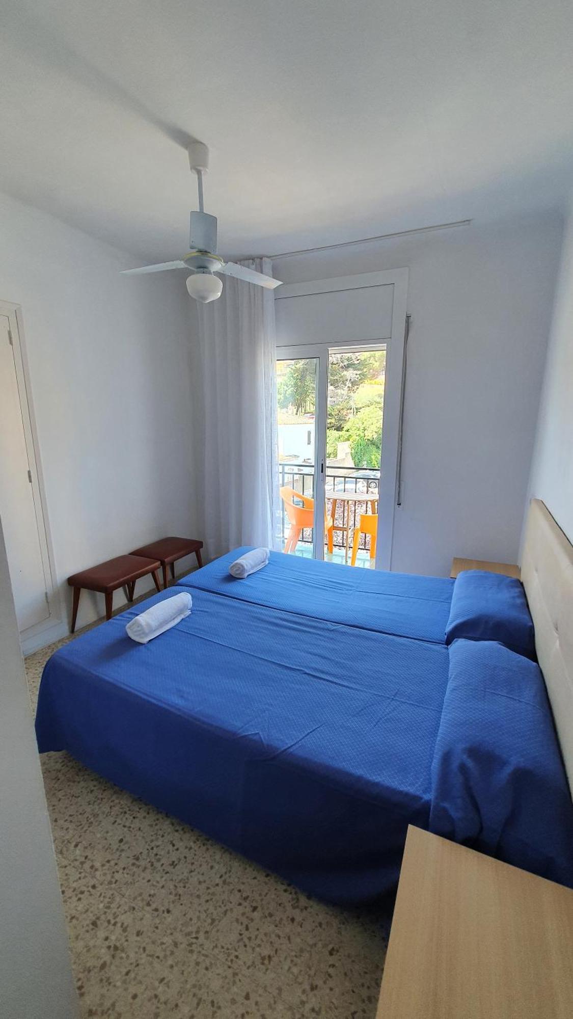 Tweepersoonskamer met 2 Aparte Bedden en Balkon