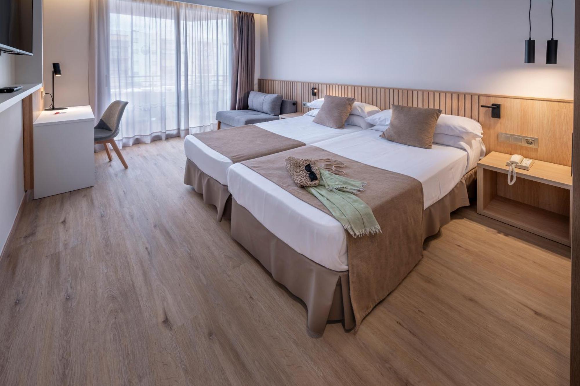 Double or Twin Room Balcony