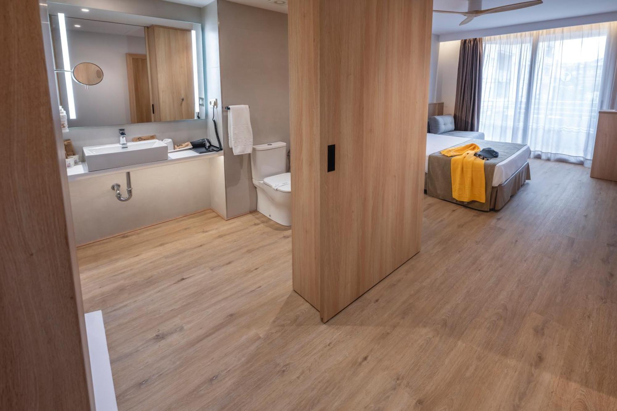 Double or Twin Room Balcony