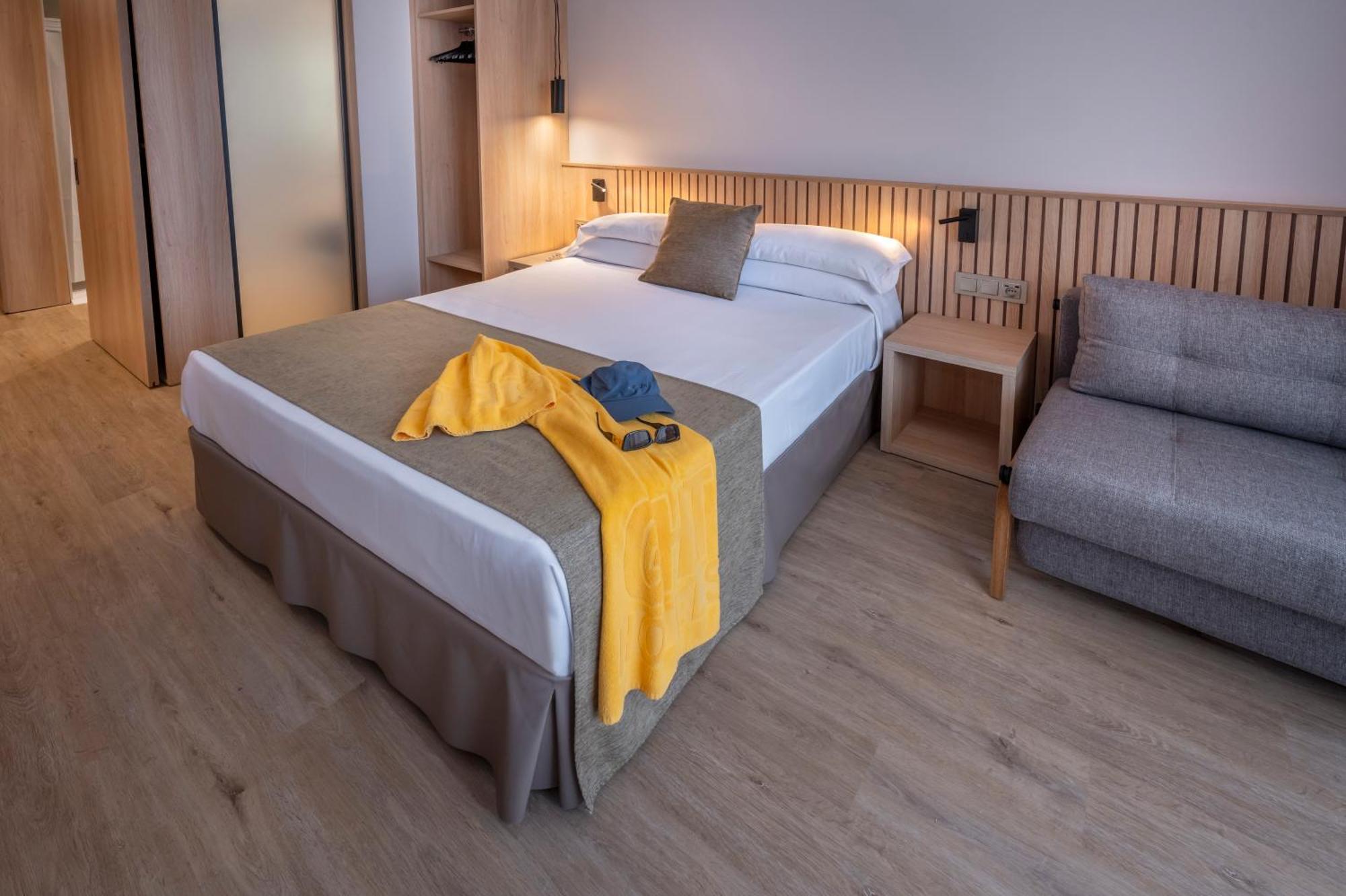 Double Room Extra Bed Balcony