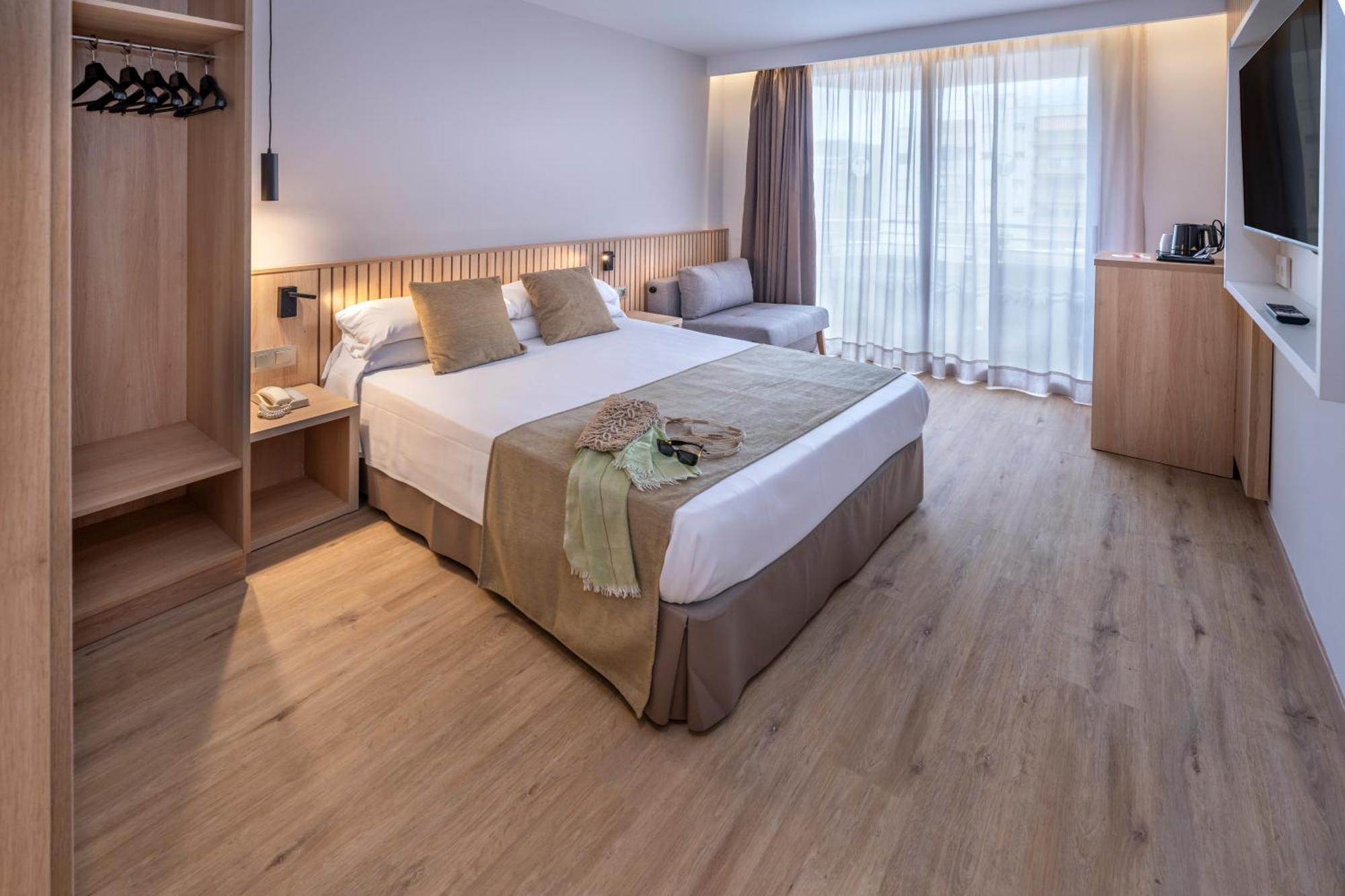 Double Room Extra Bed Balcony