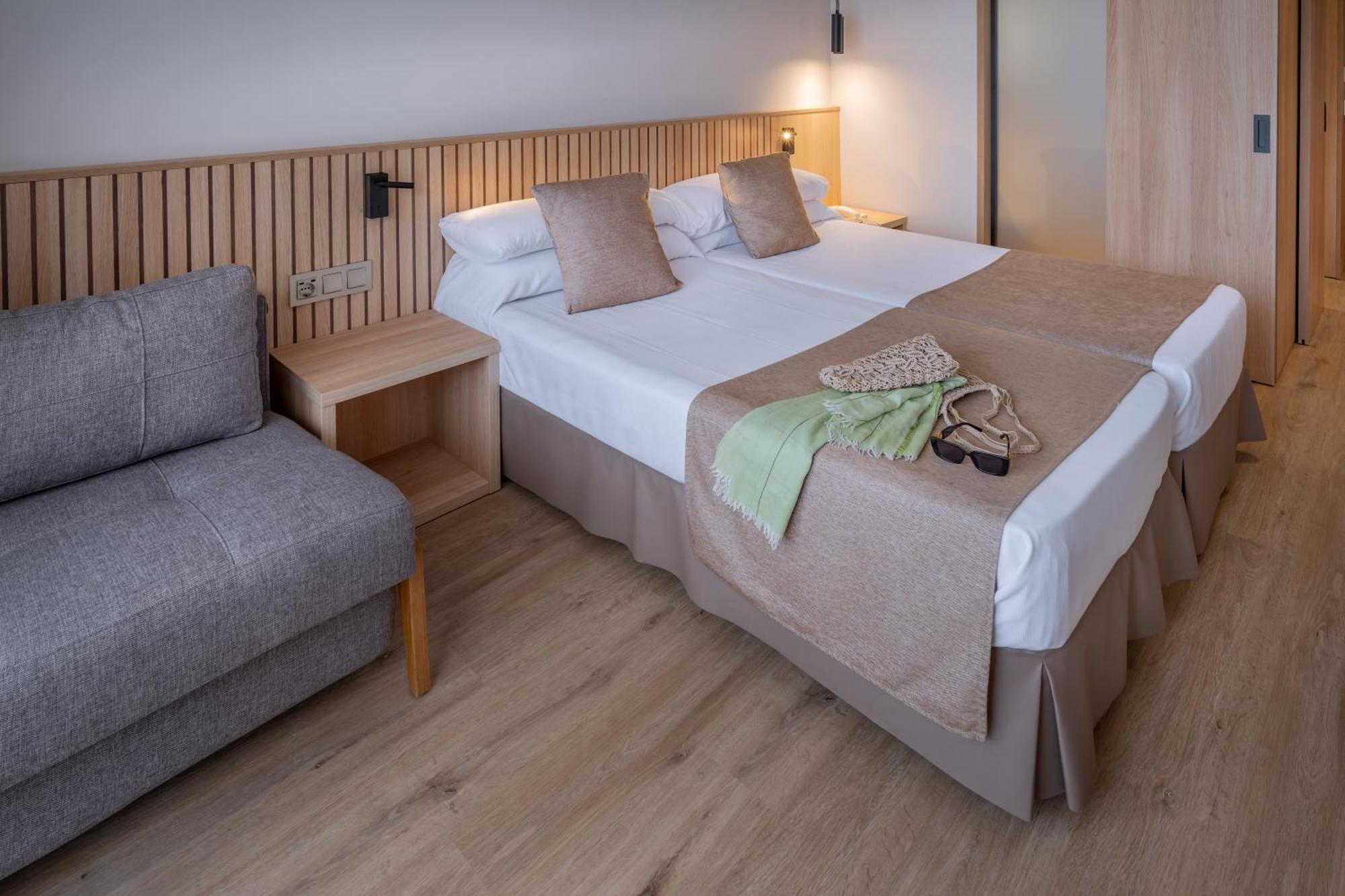 Double Room Extra Bed Balcony