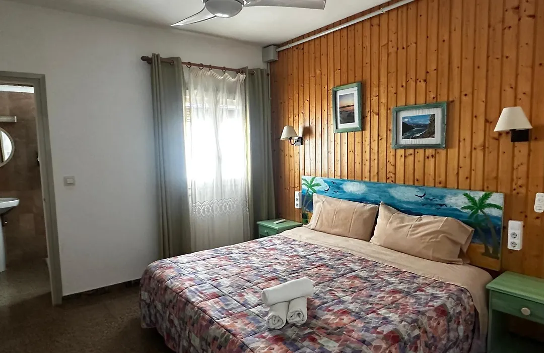 P&R Hostals Maria Rosa-1